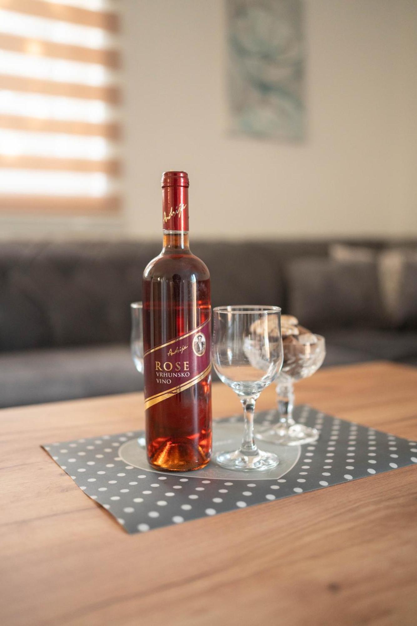 Apartmani Elegance Тузла Екстериор снимка