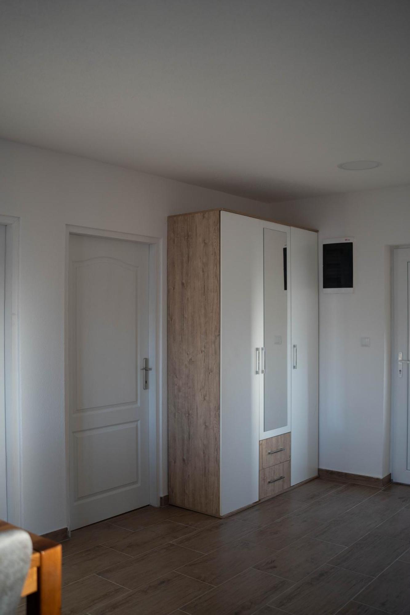 Apartmani Elegance Тузла Екстериор снимка