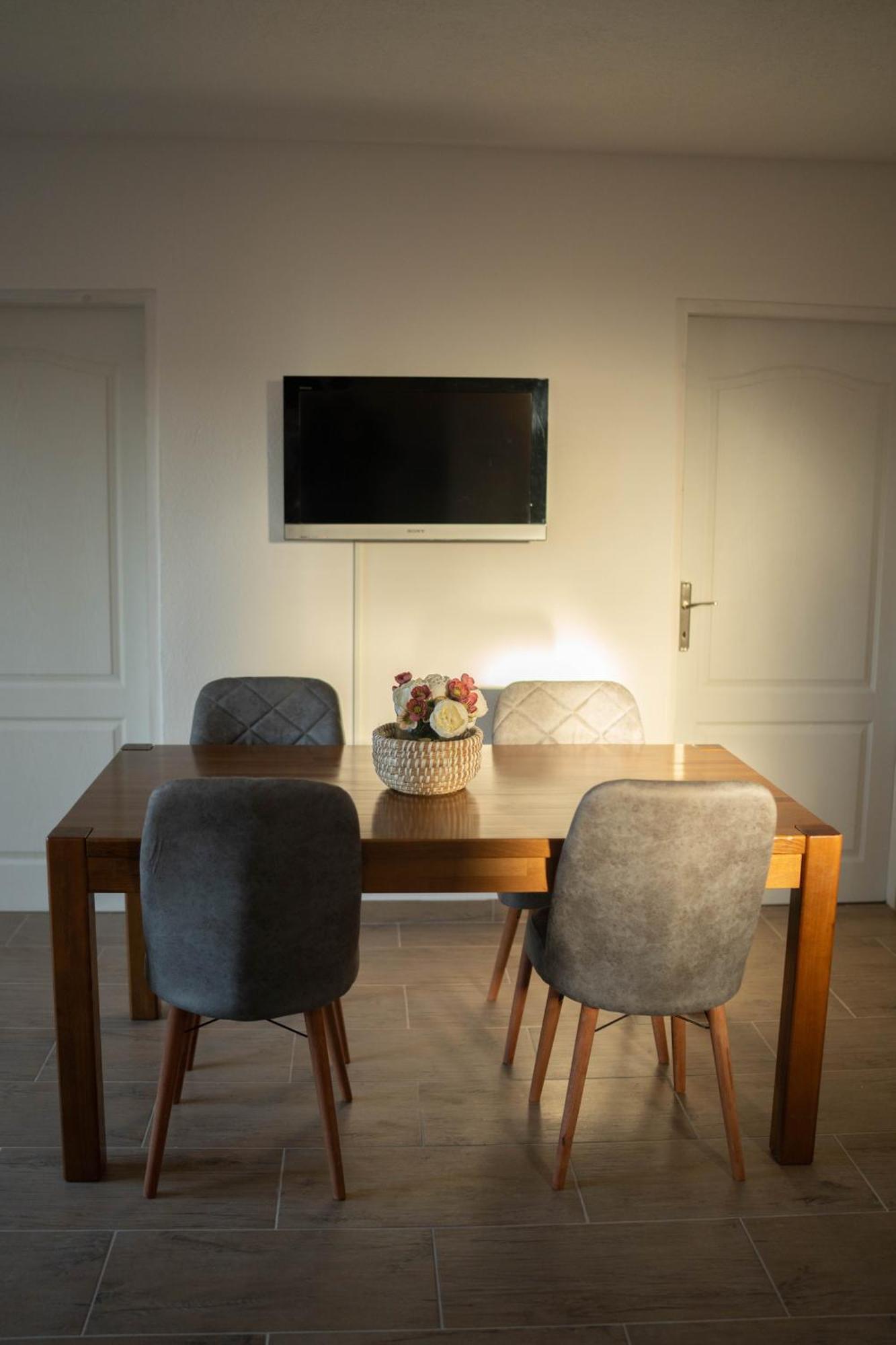 Apartmani Elegance Тузла Екстериор снимка