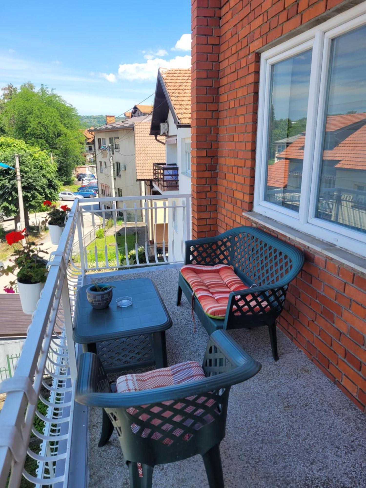 Apartmani Elegance Тузла Екстериор снимка